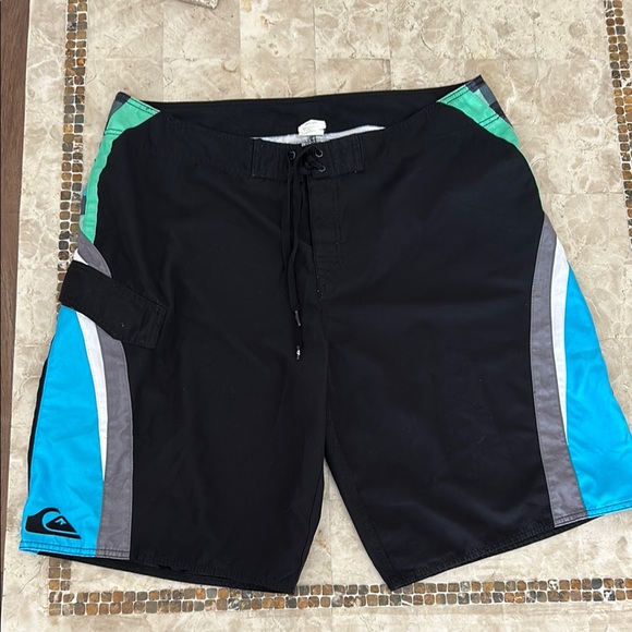 Quiksilver Men's Black/ Blue/Green  Swim / Board Shorts  Size 38‎ - Picture 1 of 7